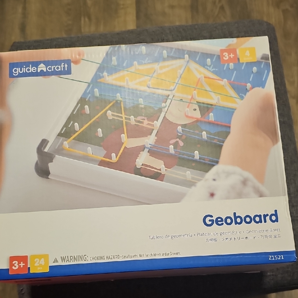 NWT Guide craft Geoboard Sensory Game Educational Toddlers Learning Monassori